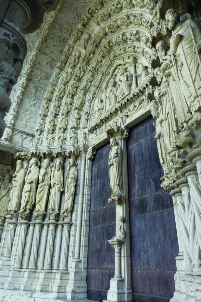 Re-Discovering Chartres: the Gothic Cathedral and Beyond - ArtTrav