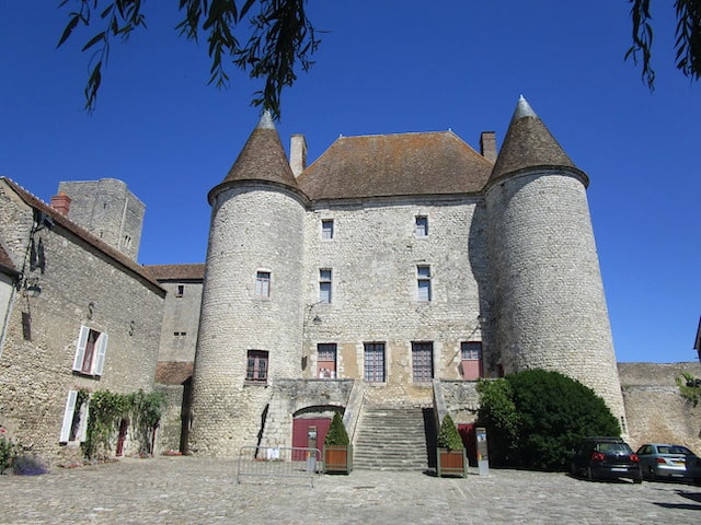 Chateau building