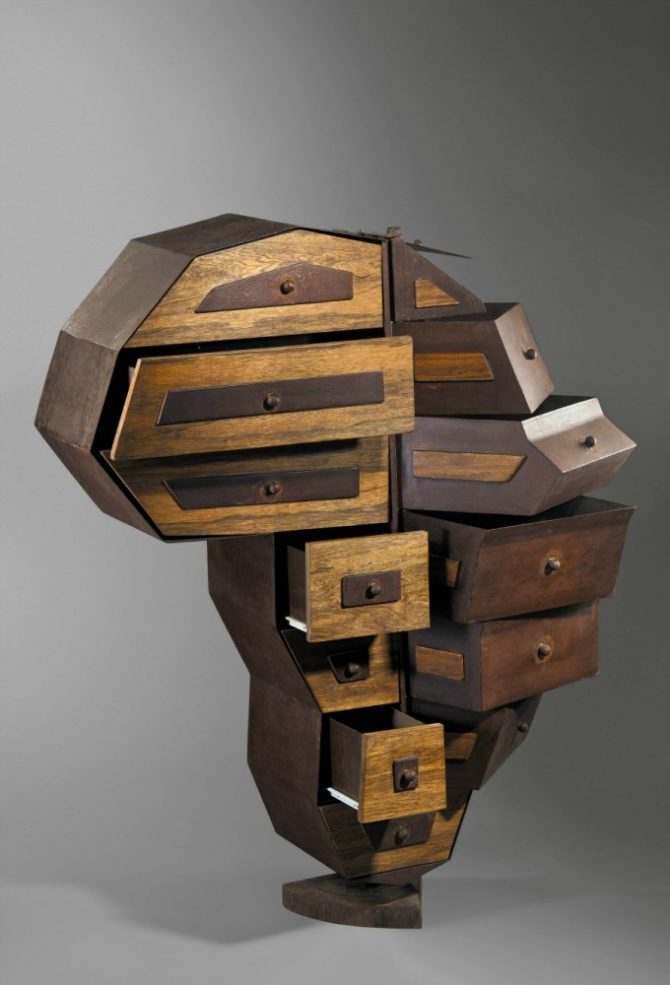 <i>Design En Afrique: S’Asseoir, se Coucher et Rêver</i> at Musée Dapper