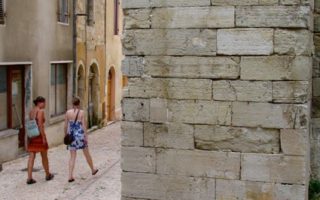 Reading French Street Signs
