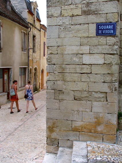 Reading French Street Signs