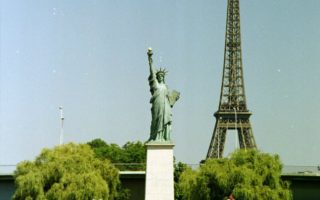 French Word of the Week: Tenir