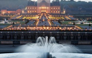 Book Reviews: Un jour à Vaux le Vicomte