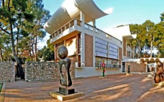 A Picnic in Provence at the Foundation Maeght