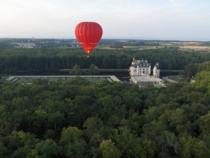 Hot-Air Balloon Rides over the Loire Valley Chateaux
