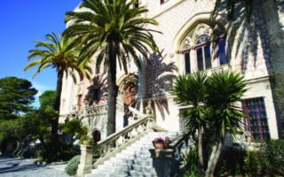 A Slice of Ch&acirc;teau Life in Nice