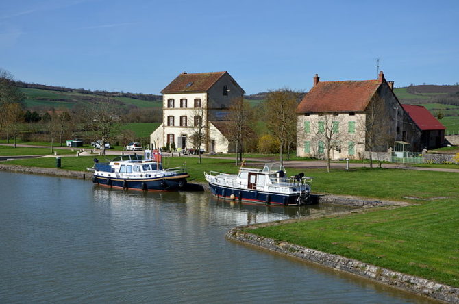 Top Areas to go Boating in France