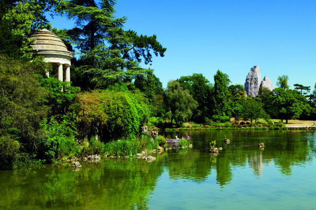 Exploring the Magnificent Bois de Vincennes in Paris