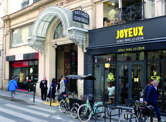 Parisian Walkways: Passage Choiseul, the Longest Covered Arcade in Paris
