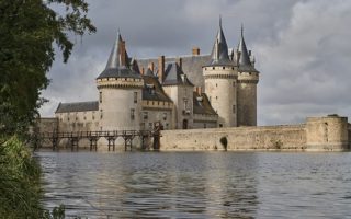 Château de Sully-sur-Loire: Prison, Hideaway, or Refuge?