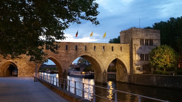 Bon Vivant by Bike and Boat: A Cycling Holiday from Bruges to Paris