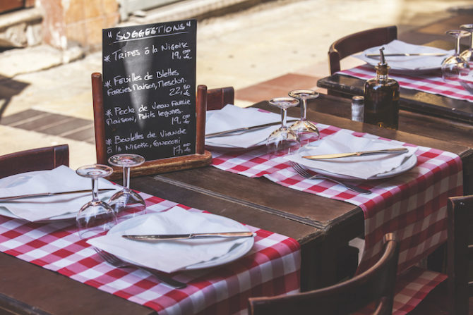 Au Restaurant: Learn French Language & Etiquette