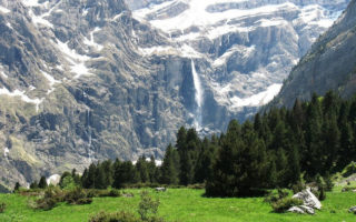 Le Cirque de Gavarnie: Hiking in the Pyrénées
