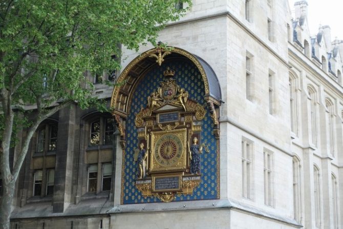 Read the Signs: Le Quai de l’Horloge in Paris