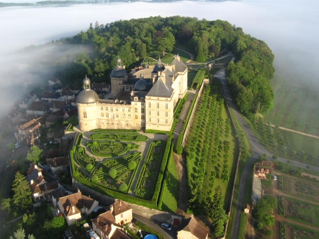 Château de Hautefort: An Enchanting Castle in the Dordogne