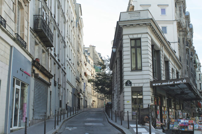 Read the Signs: Rue de la Lune in Paris
