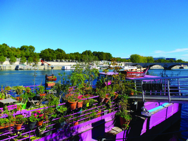 Paris Houseboats: Living and Partying on the Seine’s Péniches