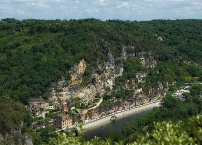 Favourite Travel Destinations: La Roque-Gageac in the Dordogne