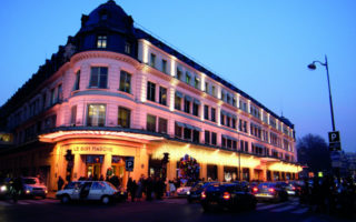 My Life in Paris: Totes, Crests and… Balls!
