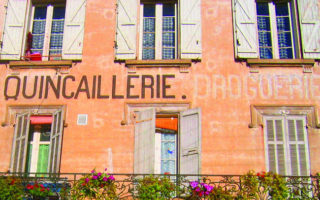 Le Dernier Mot: Shopping Delights in La Motte