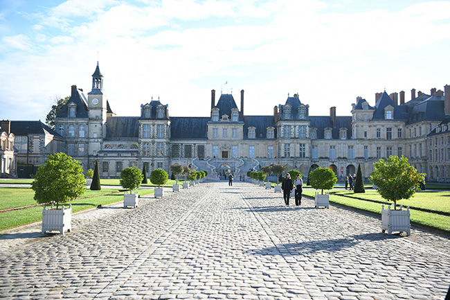 Château de Fontainebleau outside