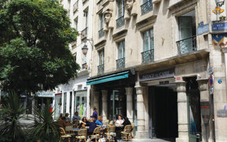 Parisian Walkways: Le Sentier