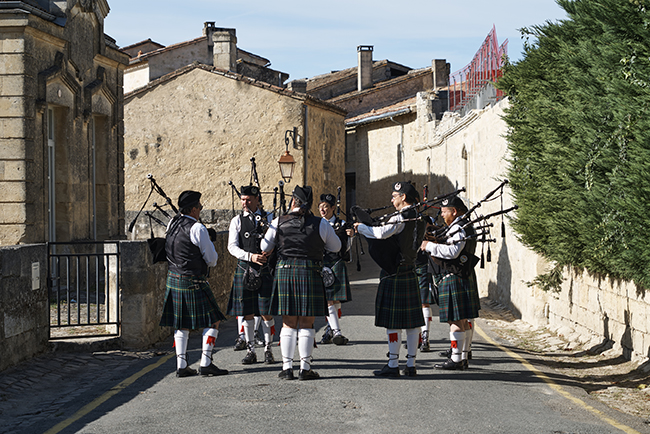 Bagpipes in the streets of Saint-Emilion