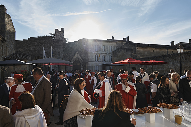 People in red robes attending the Jurade festival