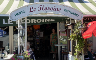 Carnet de Voyage: A Café and a Hat