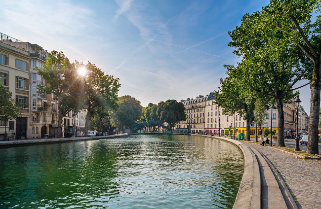 Carnet de Voyage: Behind the Parisian Bushes