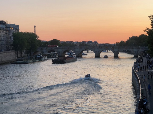 Carnet de Voyage: My 20 Walks in Paris