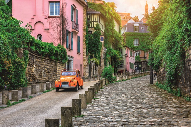 How (Not) to Be Parisian: Driving Through the City