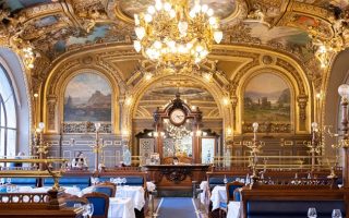 Carnet de Voyage: Fitting In