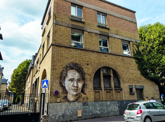 5 Must-Visit Places for Science in Paris...