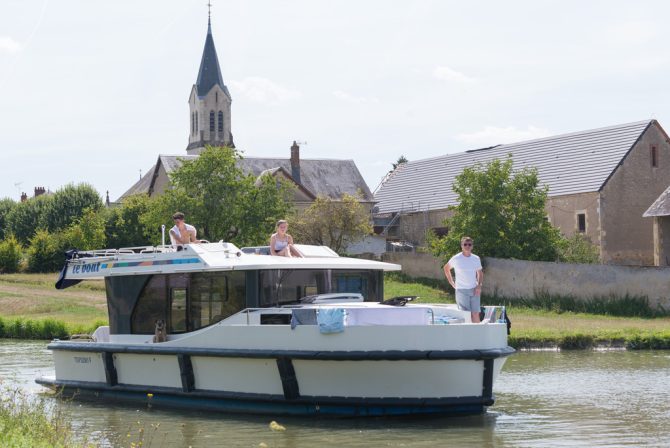 5 Reasons to Choose Le Boat for your Next Boating Trip to France
