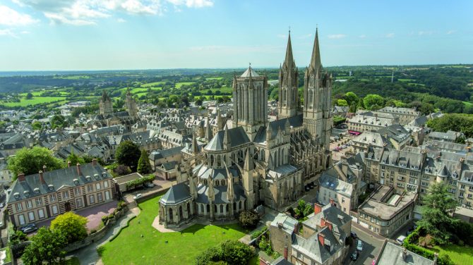 vue aerienne cathedrale de Coutances ©Jimprod_Coutances Tourisme