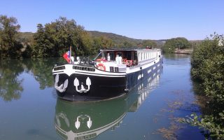 Experience Unmatched Elegance Aboard the C’est La Vie Hotel Barge