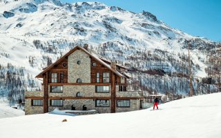 10 Reasons to Make This Your Best Ski Season Yet — One Chalet at a Time
