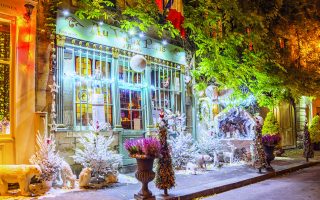 How to Be Parisian: Bah Humbug!