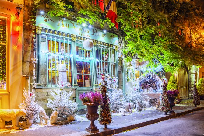 How to Be Parisian: Bah Humbug!